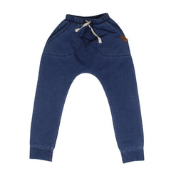 Calça jogging confeccionada em jeans (algodão orgânico)